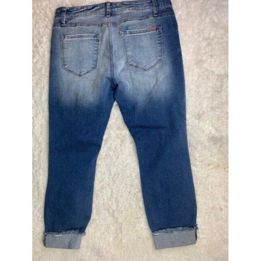 See Thru Soul Size 13 Women Capri Crop Jeans Cuff Hem Distress Med Wash Mid Rise - Picture 3 of 3